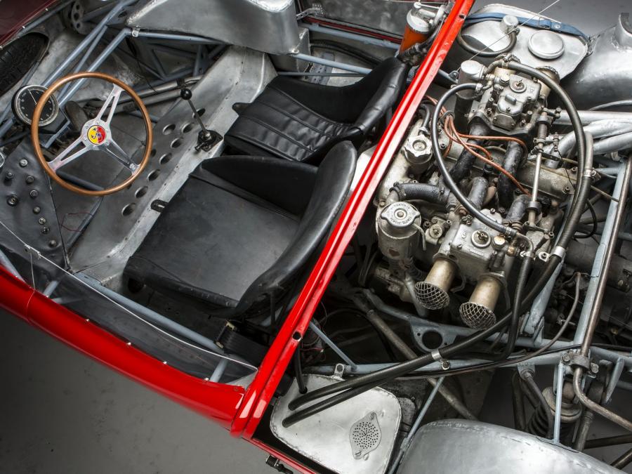 Моторный отсек Fiat Abarth 1000 Spider Sport (SE04) 1963 года  (фото 7 из 9)